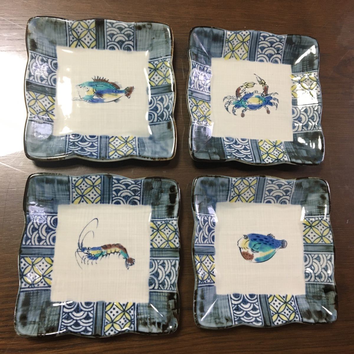 九谷焼 泉峯窯 角皿 銘々皿 魚柄 小皿 四枚|Yahoo!フリマ(旧 九谷焼 泉峯窯 角皿 銘々皿 魚柄 小皿 四枚|Yahoo!フリマ(旧
