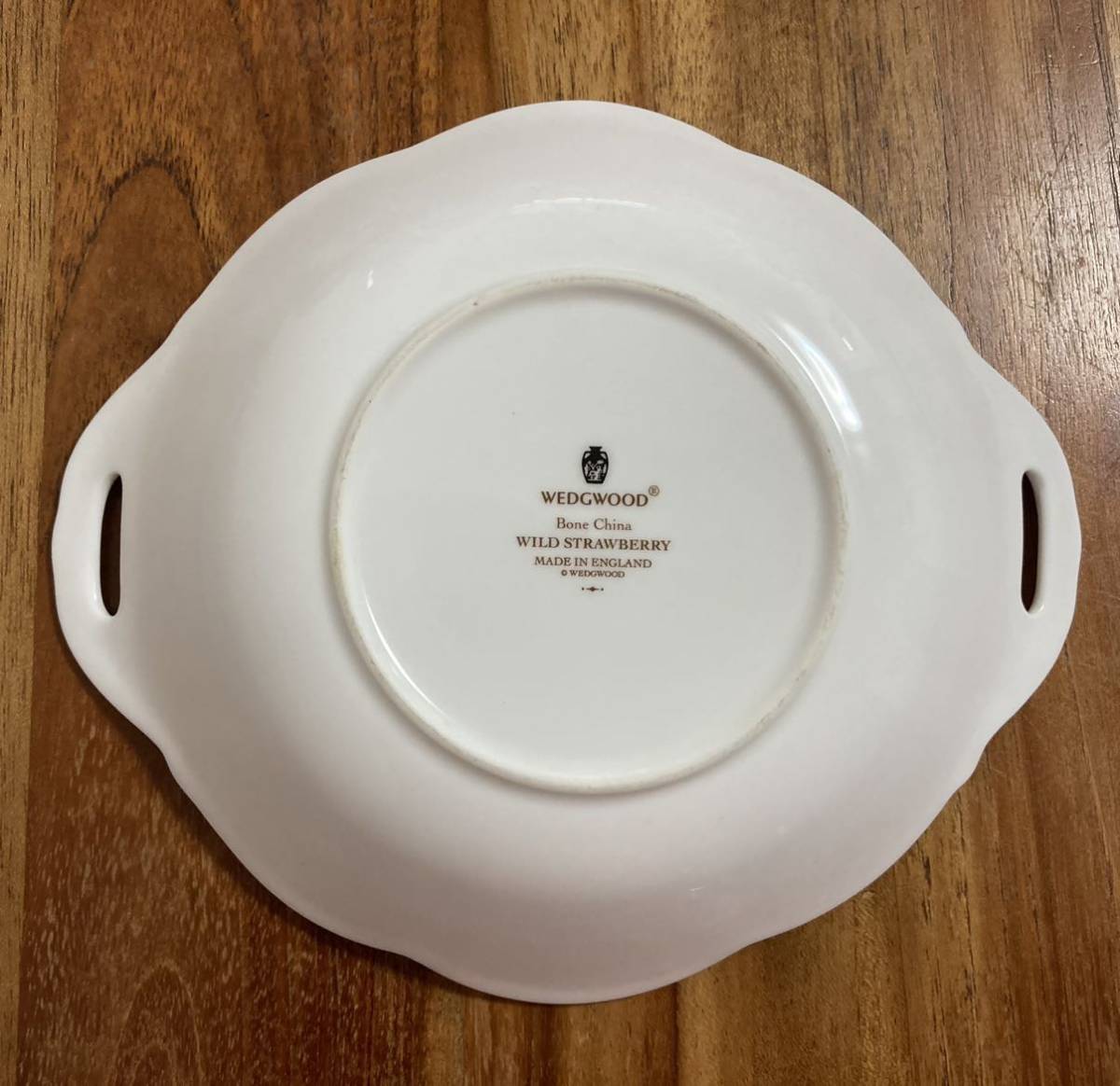 英国王室御用達　WEDGWOOD WILDSTRAWBERRY Windsor tray S 送料無料_画像2