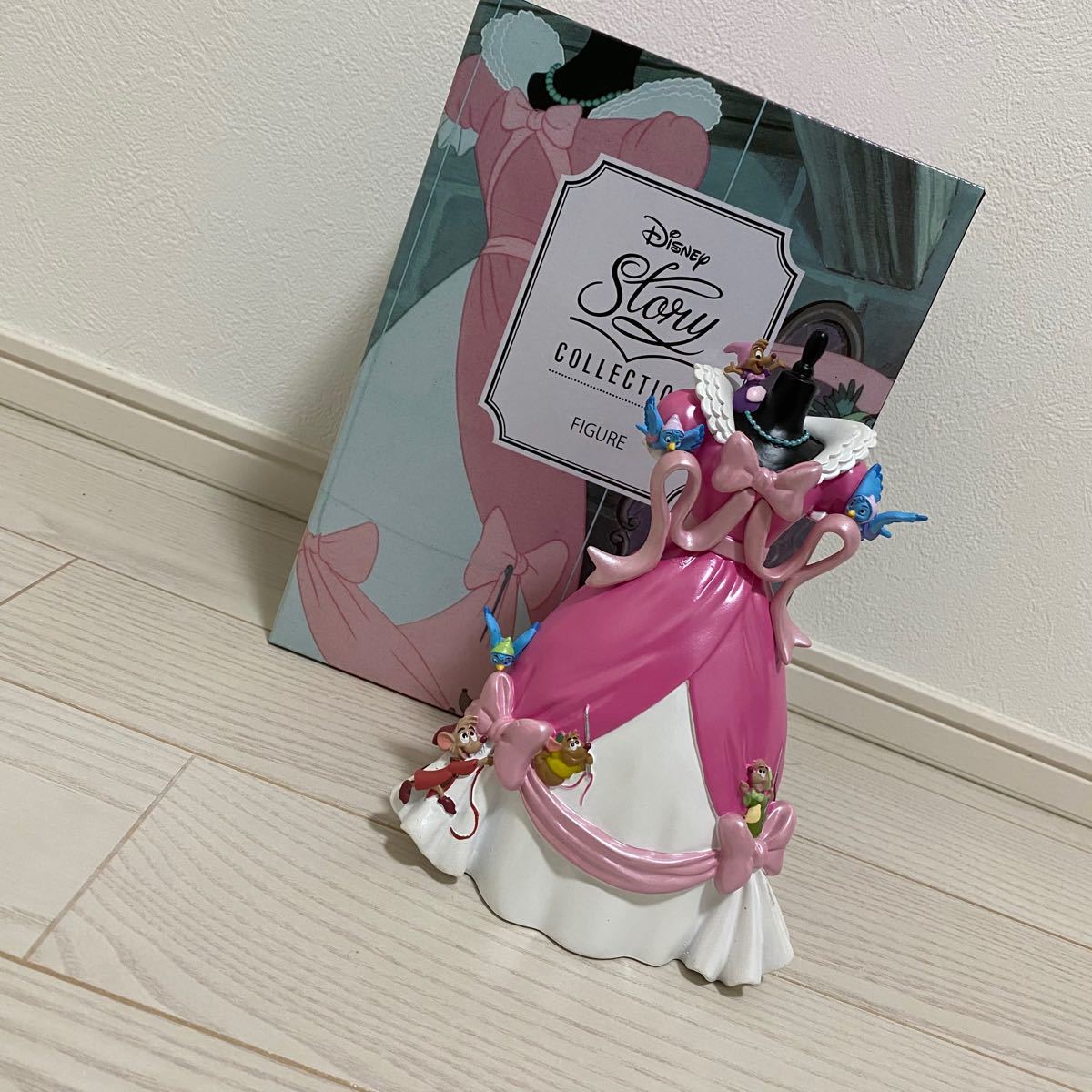 シンデレラ ピンクドレス フィギュア 70周年 形見ドレス 限定品 ディズニー｜PayPayフリマ