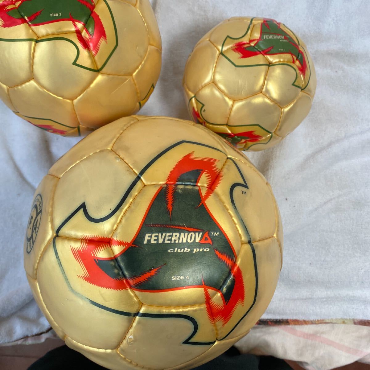 adidas FIFAワールドカップ フィーバーノヴァ 公式ボールとミニ adidas FIFAワールドカップ フィーバーノヴァ 公式ボールとミニ