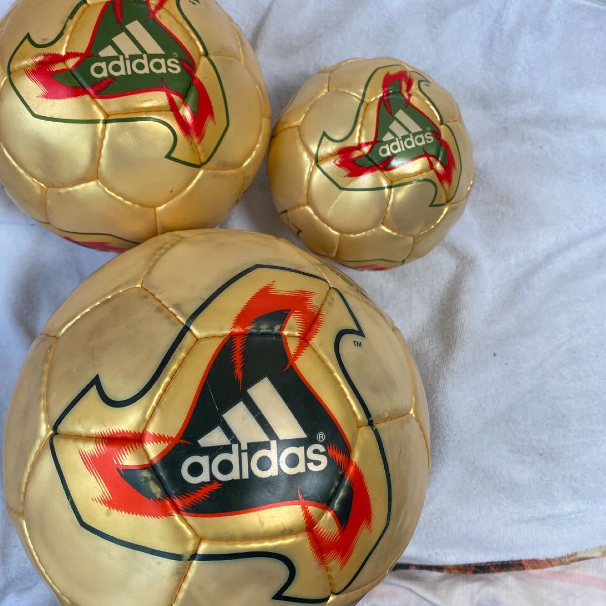 adidas FIFAワールドカップ フィーバーノヴァ 公式ボールとミニ adidas FIFAワールドカップ フィーバーノヴァ 公式ボールとミニ