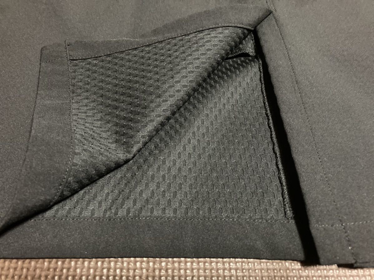 新品adidas胸チャック、黒、ロゴシルバーコート　サイズＯ_画像8
