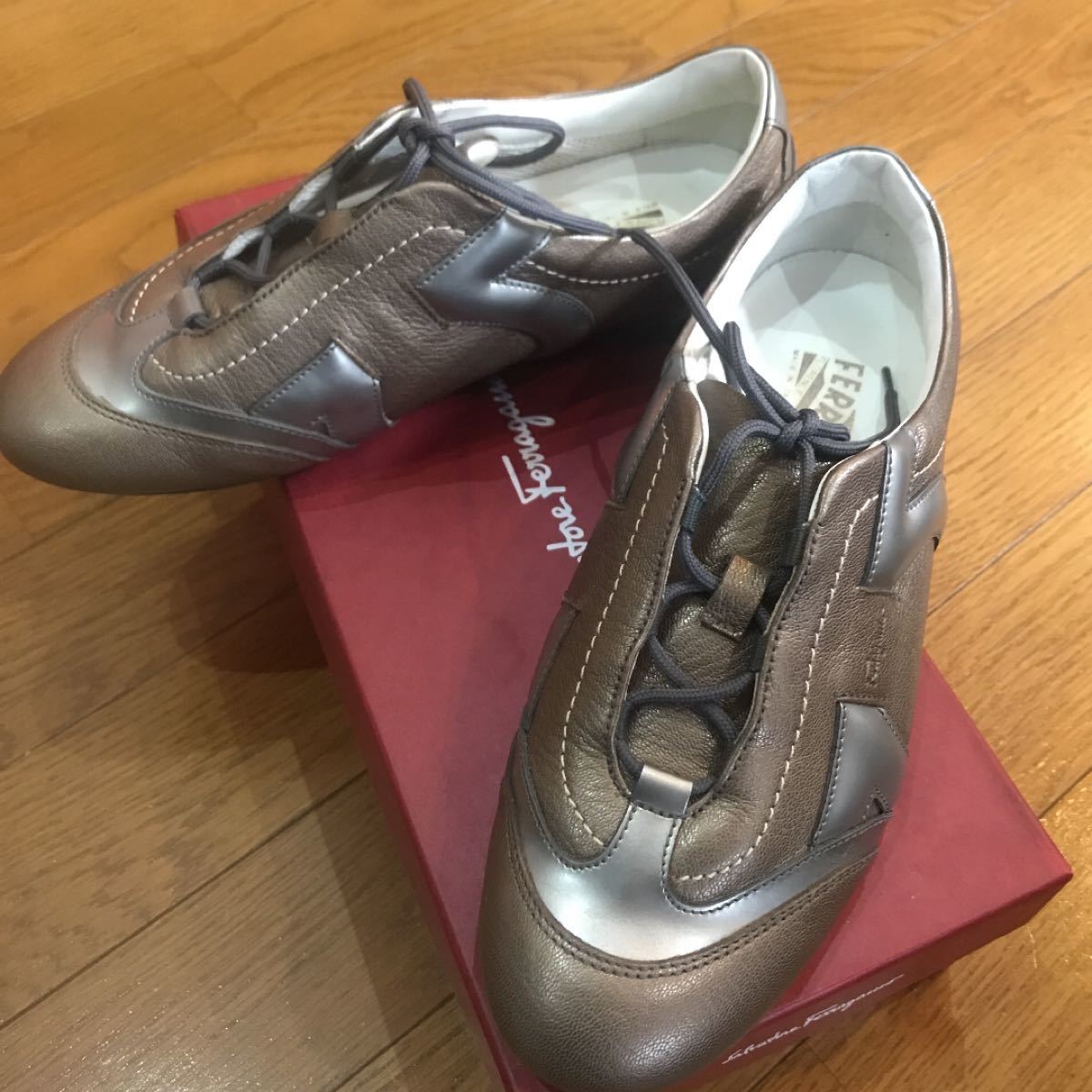 フェラガモ スニーカー 美品 | contifarma.pe