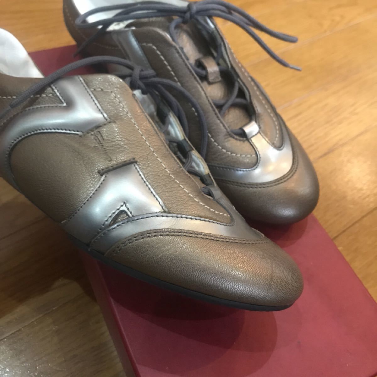 フェラガモ スニーカー 美品 | contifarma.pe