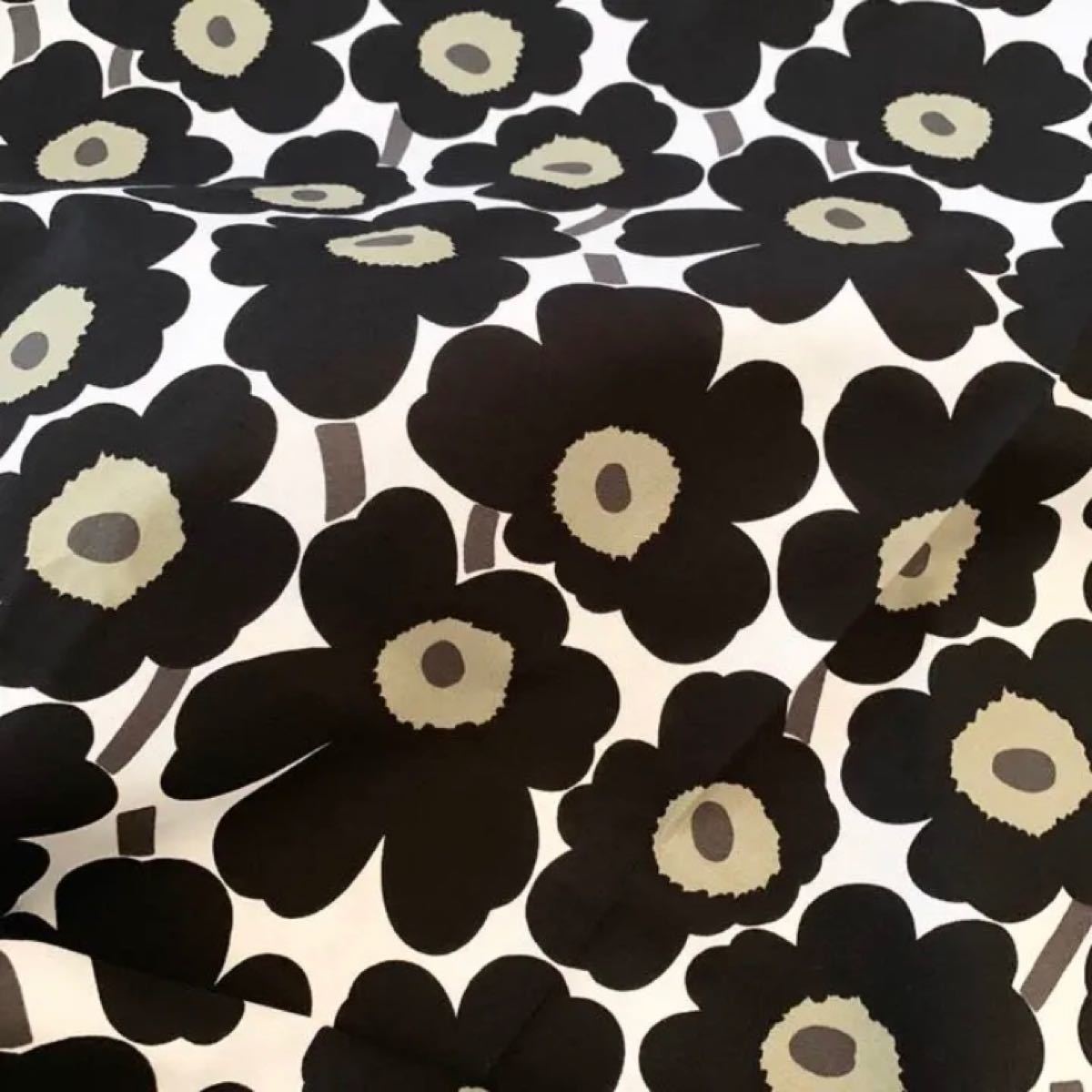 新品★marimekko はぎれ 生地 ミニウニッコ 30×72cm 黒 白　mini unikko ブラック　ホワイト　布　花柄