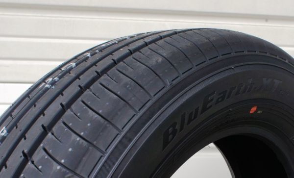 ★ 即納可能! 2023年製 ヨコハマ 国産 プレミアムSUV BluEarth-XT AE61 215/55R18 99V XL 新品2本SET ★ 個人宅もOK! ☆彡「出品=在庫OK!」_画像2