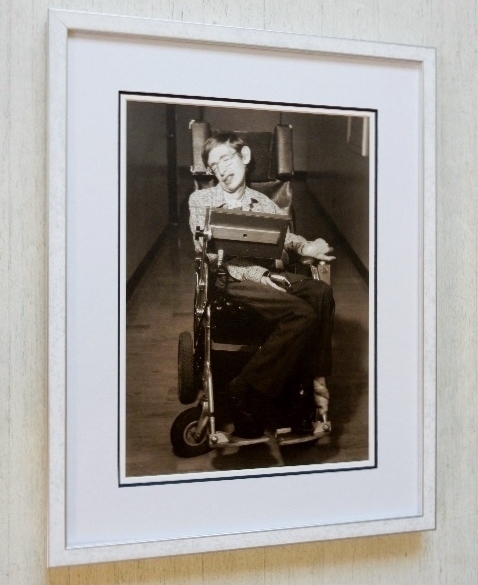 Stephen Hawking/1992/アートピクチャー額装/ホーキング博士と車椅子/スティーブン・ホーキング/gumboart_画像1