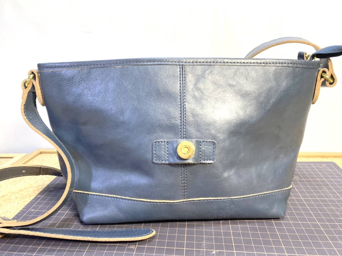 F330 valuable Otiasotias shoulder bag bag bag dark blue 