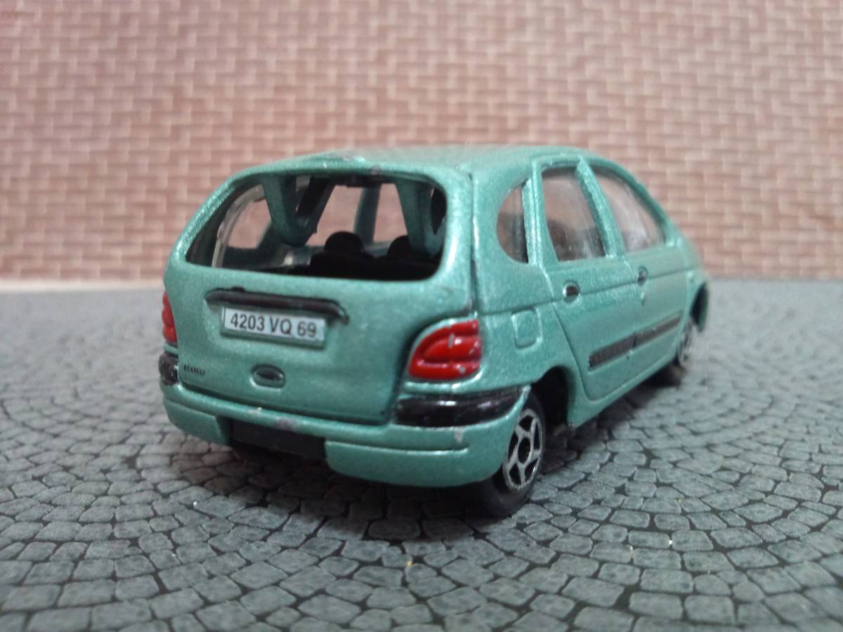 【中古品】 1/57 RENAULT SCENIC Ⅱの画像5