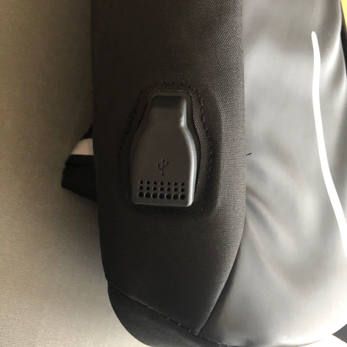 ボディバッグ　 バックパック　リュック　ワンショルダー　斜めがけ　ユニセックス　USBポート付き　軽量　黒　ブラック　鞄