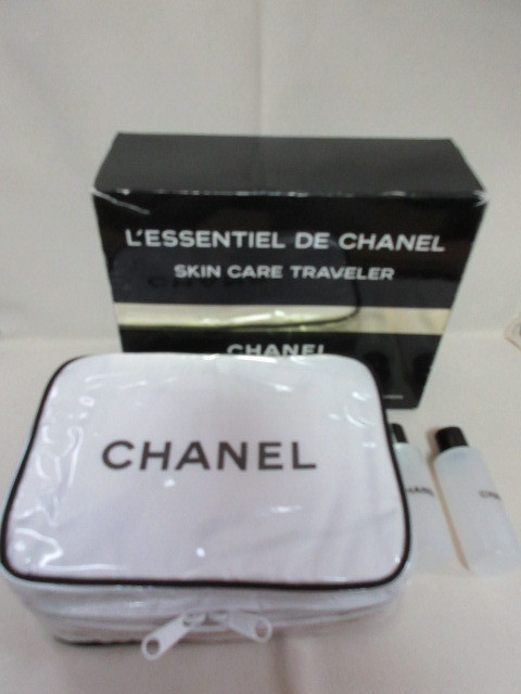 シャネル CHANEL ポーチ ホワイト 箱付き（中古）