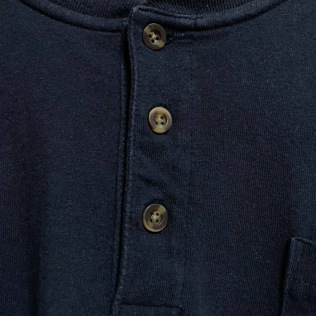 【大人気】Carhartt カーハート 刺繍 企業ロゴ 胸ポケット ヘンリーネック ビッグサイズ ロングスリーブ 長袖Tシャツ ロンT 2XL相当 古着