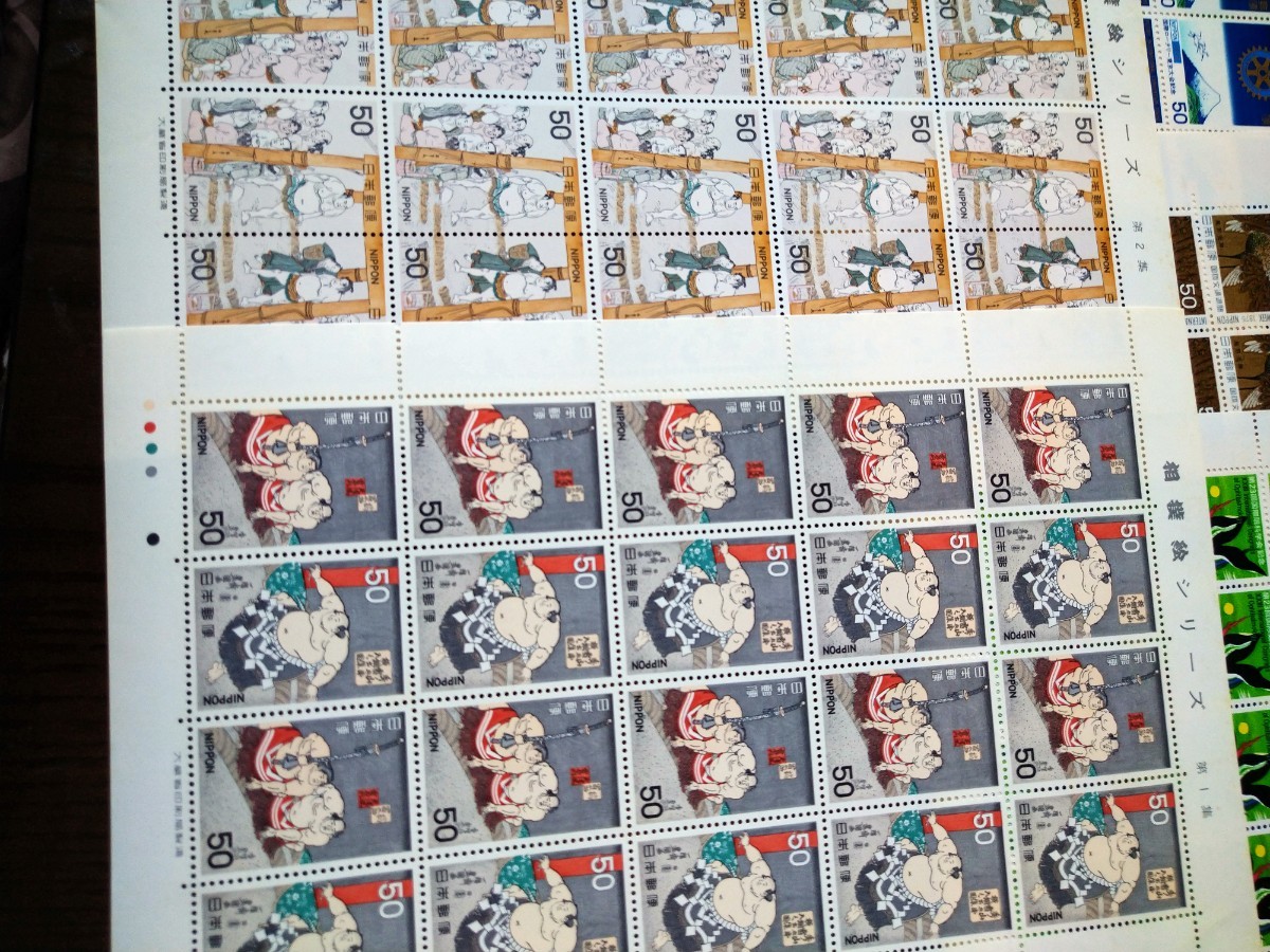 50円シート中心に切手9850円以上分です。画像の切手は一部替わりますが、額面9,850円以上はかわりません。