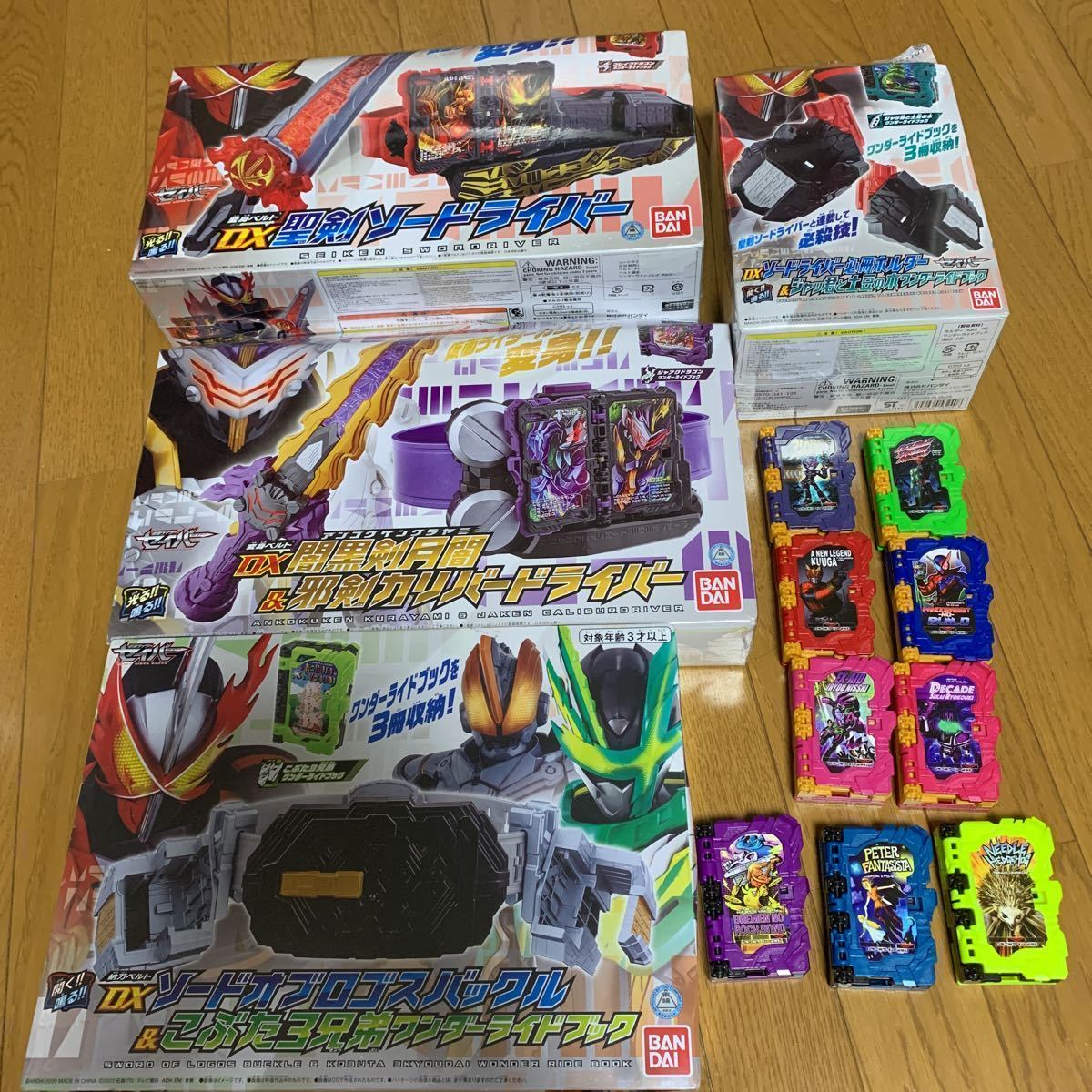 超絶 仮面ライダーセイバー DX聖剣ソードライバー 邪剣カリバードライバー ソードオブロゴス バッグラー + ワンダーライドブック50種セット