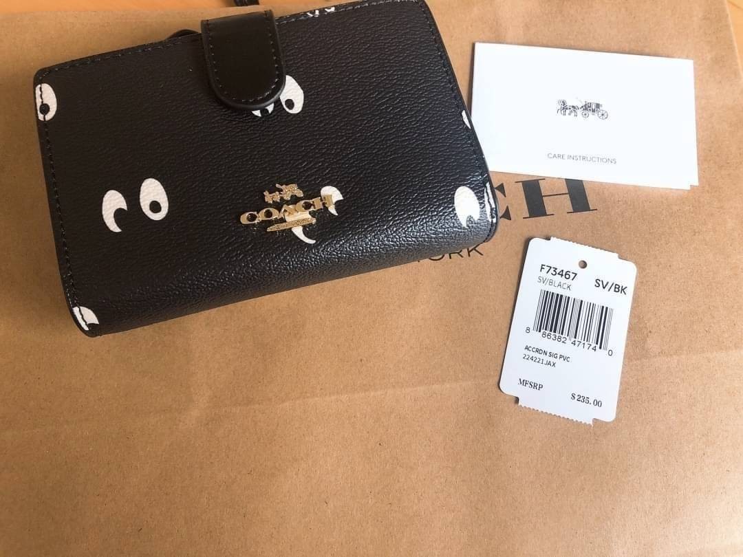 Paypayフリマ 新品 コーチ ディズニーコラボ 白雪姫 ディズニーアイズ 二つ折り 財布 Coach Coach財布 Paypayフリマ 新品 コーチ ディズニーコラボ 白雪姫 ディズニーアイズ 二つ折り 財布 Coach Coach財布