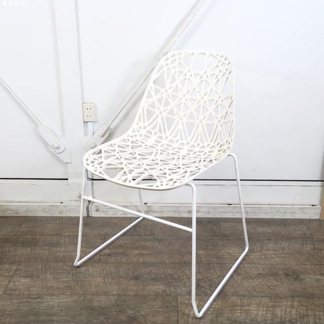 2021公式店舗 Armless Nett 【未使用品】クラスヴィッグ Chair 2020年製 ホワイト スタッキングタイプ ガーデンチェア ダイニングチェア