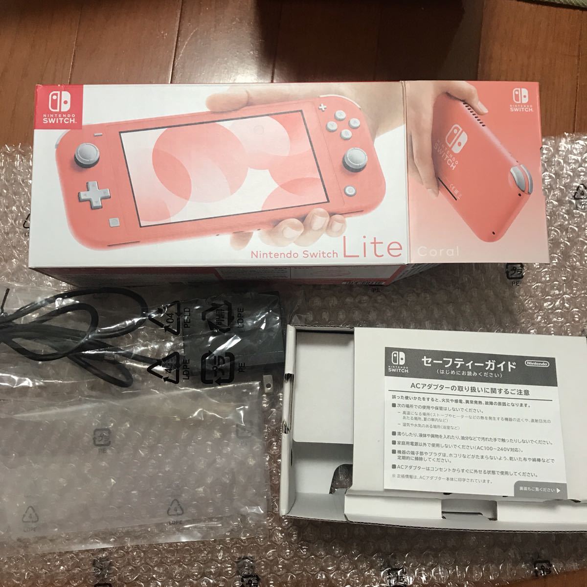 美品  Nintendo Switch Lite ニンテンドー スイッチ ライト コーラルピンク 付属品完備 