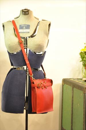 レザー　ショルダーバッグ　赤＜ＳＸ＞GU版 　牛革製　斜め掛け鞄　男女兼用