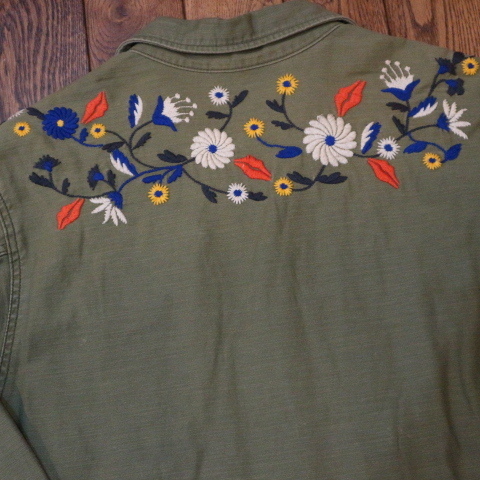SLY JEANS Flower ミリタリーシャツ ジャケット オリーブ 花 フラワー 刺繍 ブラウス スライ ジーンズ_画像4