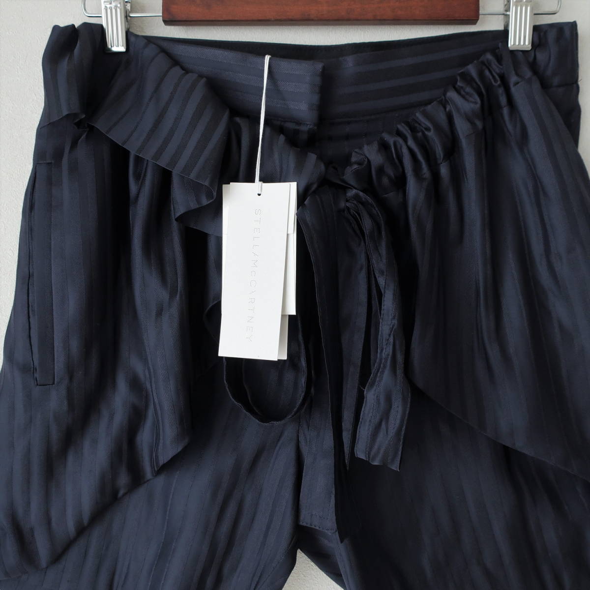 新品タグ付 Stella McCartney ステラ マッカートニー シルク100% フリル リボン パンツ ショートパンツ ホットパンツ ネイビー 40 Mサイズ_画像4