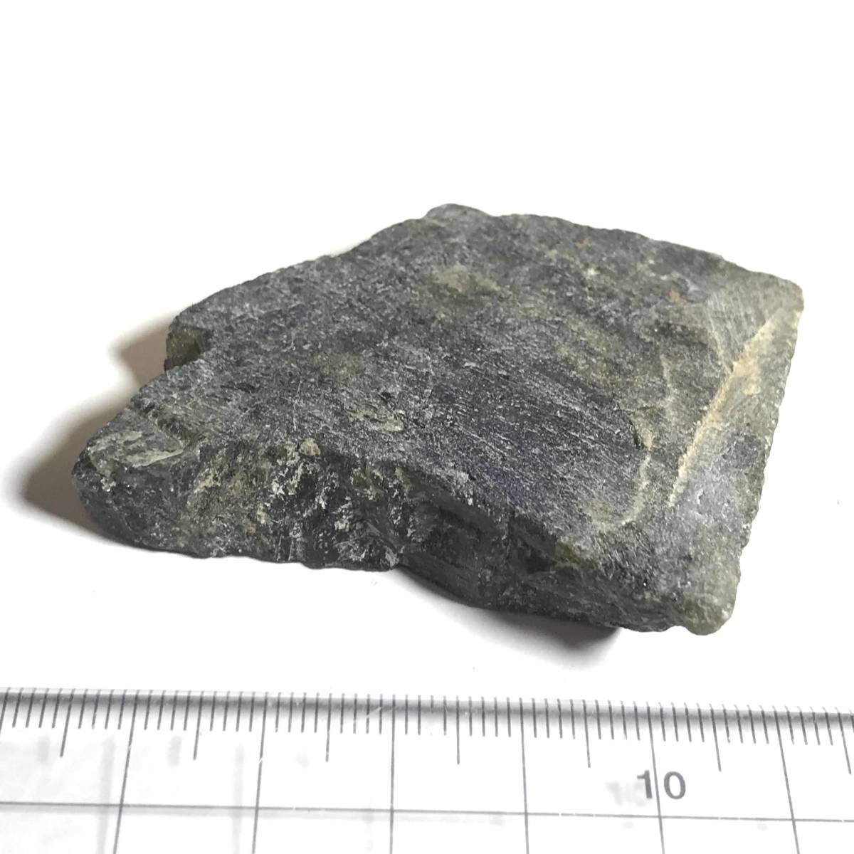 片面が研磨されたラブラドライト原石・61g（マダガスカル産鉱物標本）_画像2