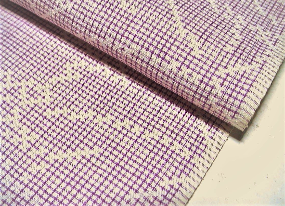 着物はぎれ（古布）正絹織物　生成りに紫絣調柄 (36x255cm)_拡大　