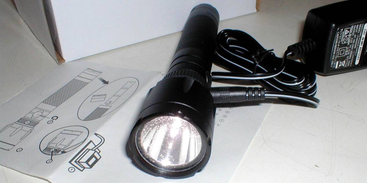 KWI-LED-RC 130lm/3W LED Ni-MH:1,000mAh 高輝度 充電式 LED フラッシュライト デッドストック Junk！ 送料520円_画像5