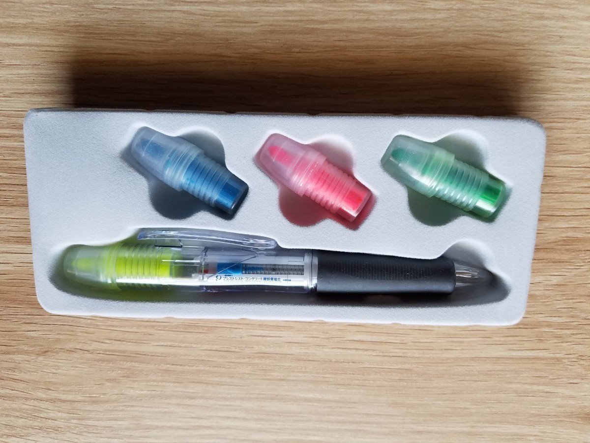 3色ボールペン&4色マーカー　新品未使用