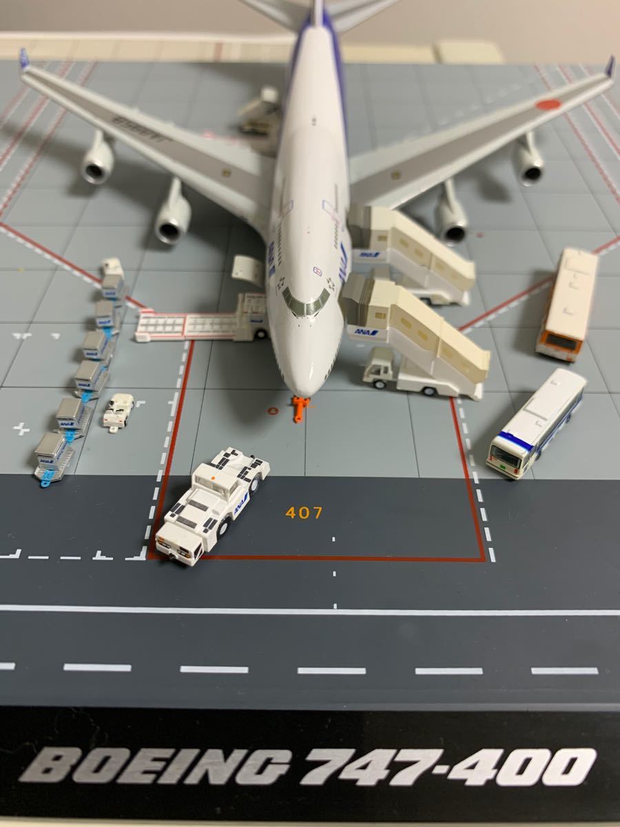 (送料無料)1/400 ANA 全日空 B747-400 地上支援車両付きセット　 ボーイング　航空