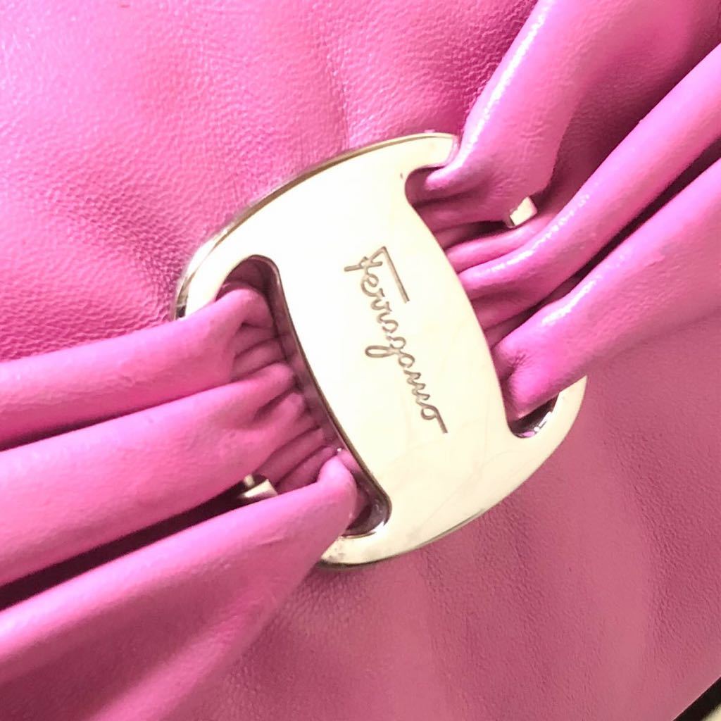 美品 SALVATORE FERRAGAMO フェラガモ ヴァラ ピンク キュートな