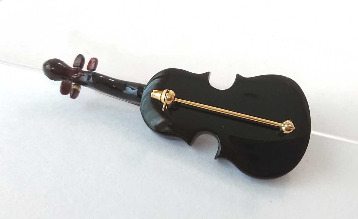 *book@ tortoise shell tortoise shell White Butterfly . violin brooch * tortoise shell musical instruments brooch 