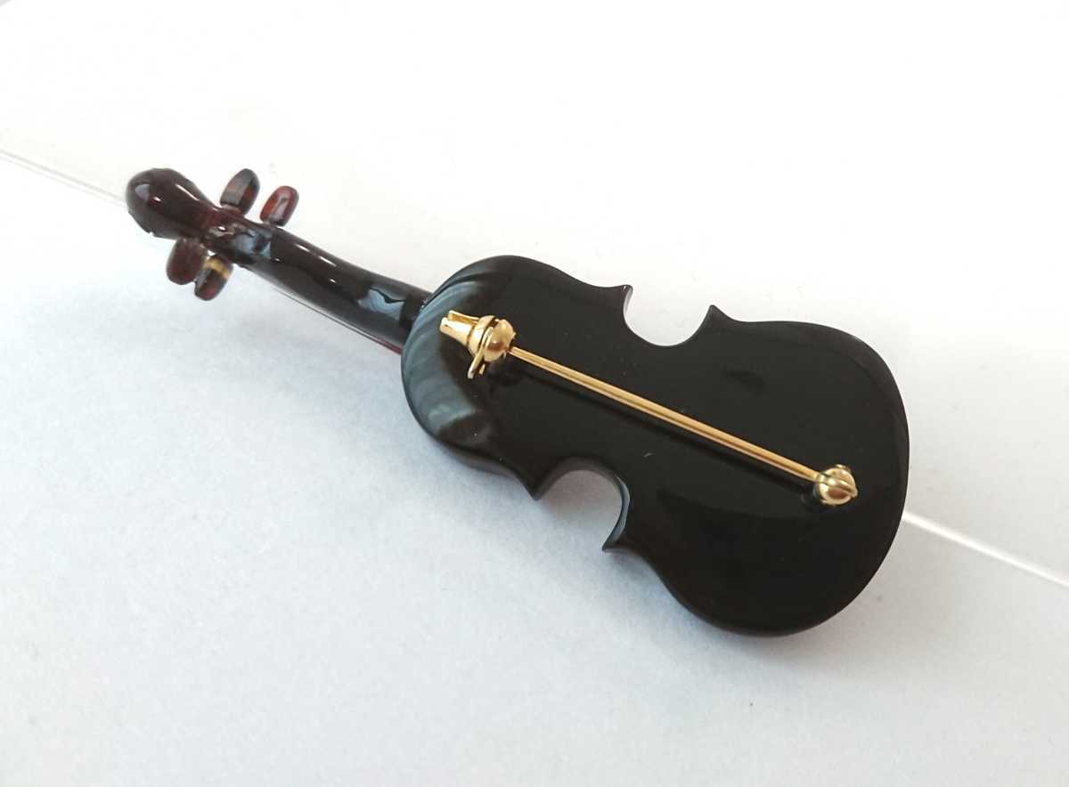 *book@ tortoise shell tortoise shell White Butterfly . violin brooch * tortoise shell musical instruments brooch 