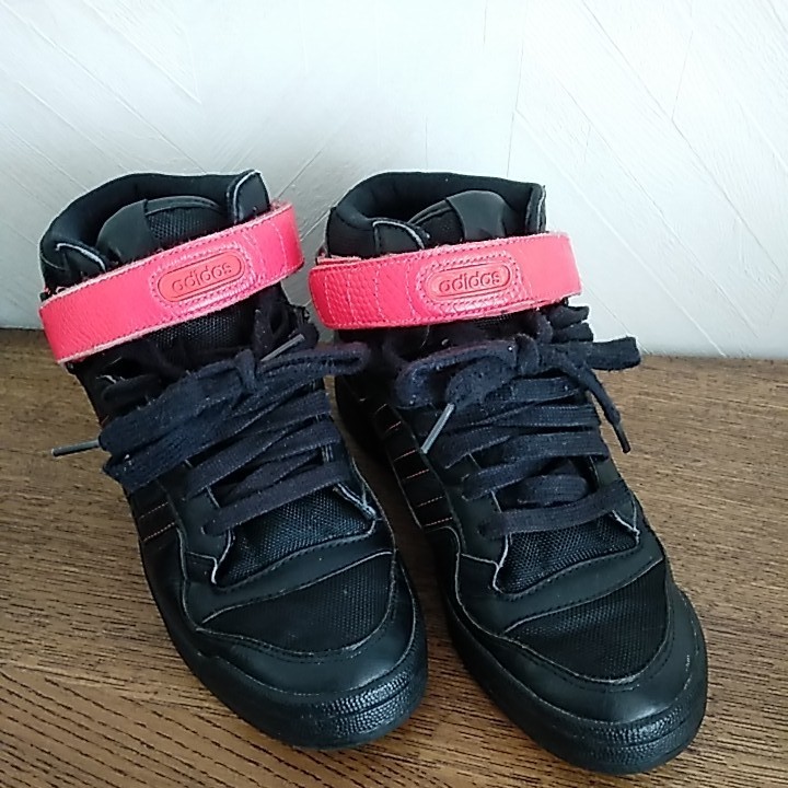 adidas スニーカー 25 5cm G12412 黒 ブラック 赤 レッド adidas スニーカー 25 5cm G12412 黒 ブラック 赤 レッド