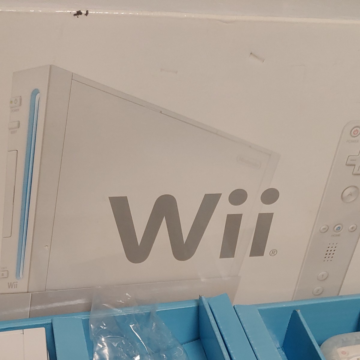 Wii シロ本体　 任天堂Wii　ソフト一つオマケ