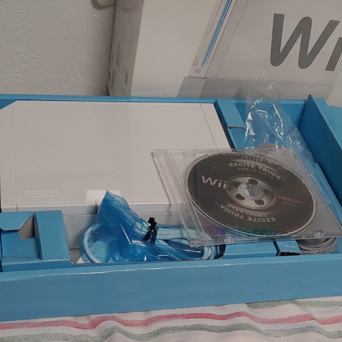 Wii シロ本体　 任天堂Wii　ソフト一つオマケ