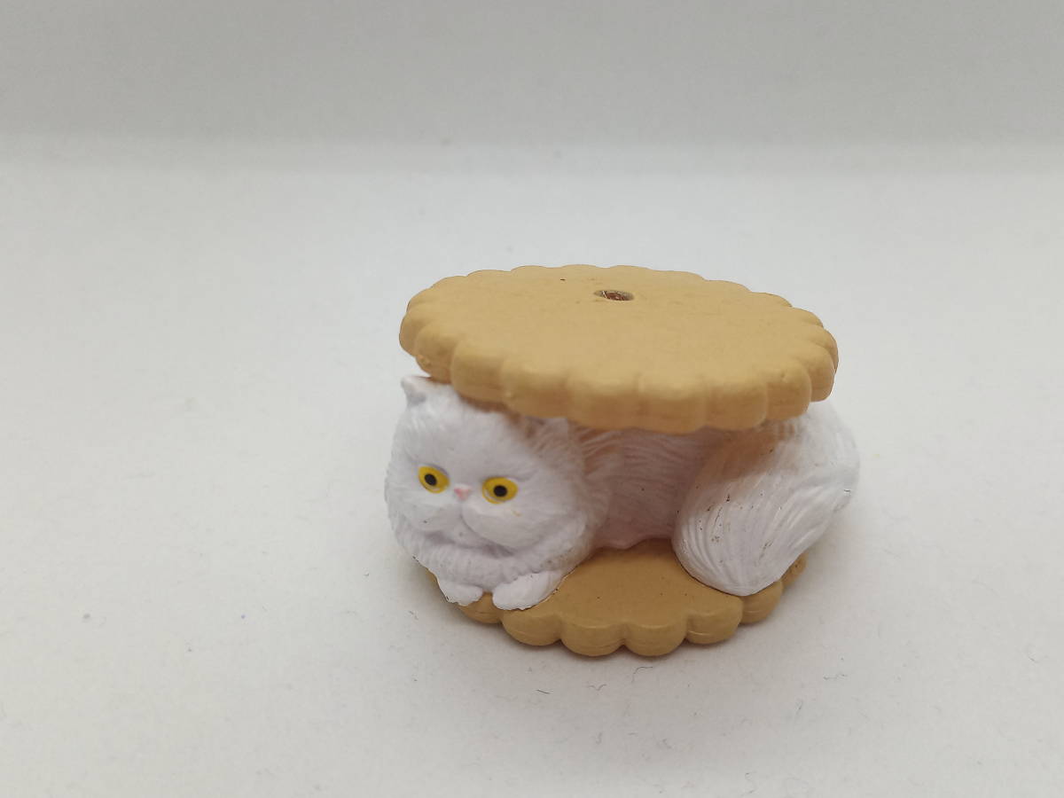 266．猫　ネコ　ねこ　フィギュア　人形　置物　送料込み　送料無料　ビスケット　クッキー　サンドイッチ
