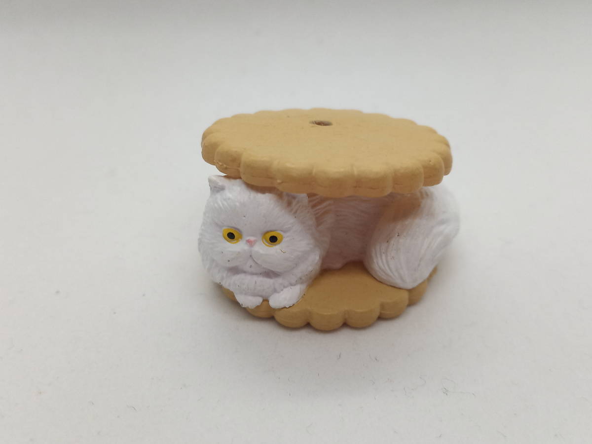 266．猫　ネコ　ねこ　フィギュア　人形　置物　送料込み　送料無料　ビスケット　クッキー　サンドイッチ