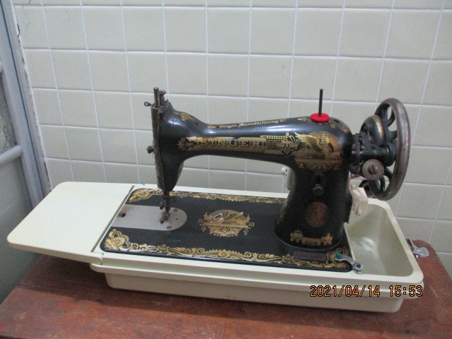  unusual.. accessory equipped.SINGER singer sewing machine iron made electric desk operation goods.. Showa Retro antique 