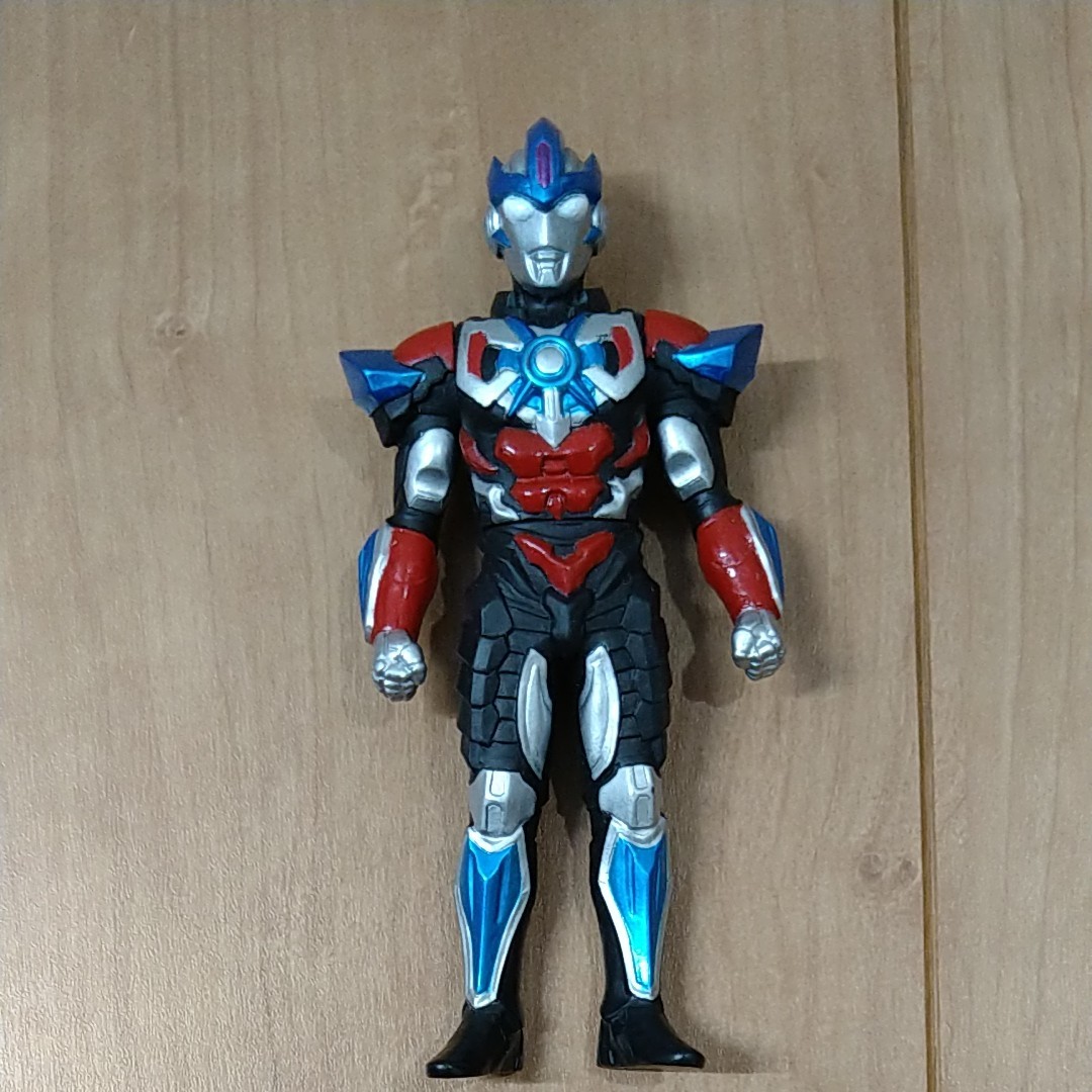 ウルトラマンソフビ ウルトラマンオーブ ライトニングアタッカー