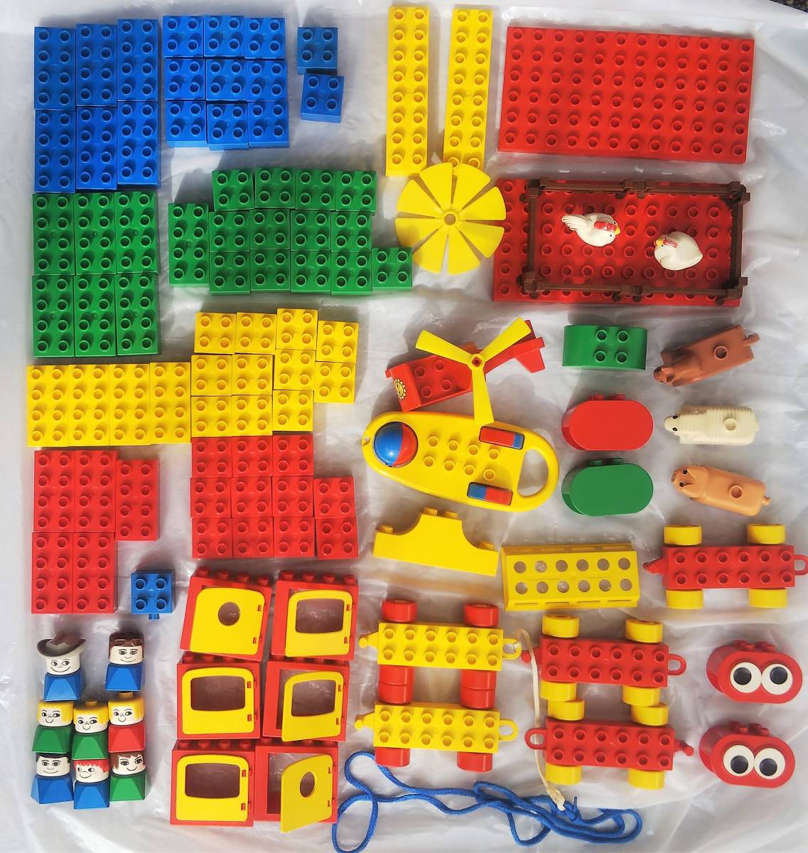 レゴ デュプロ LEGO DUPLO 人形 車 乗り物 ヘリコプター 動物 鶏 馬 羊 豚 牧柵 家 建物 窓 ブロック