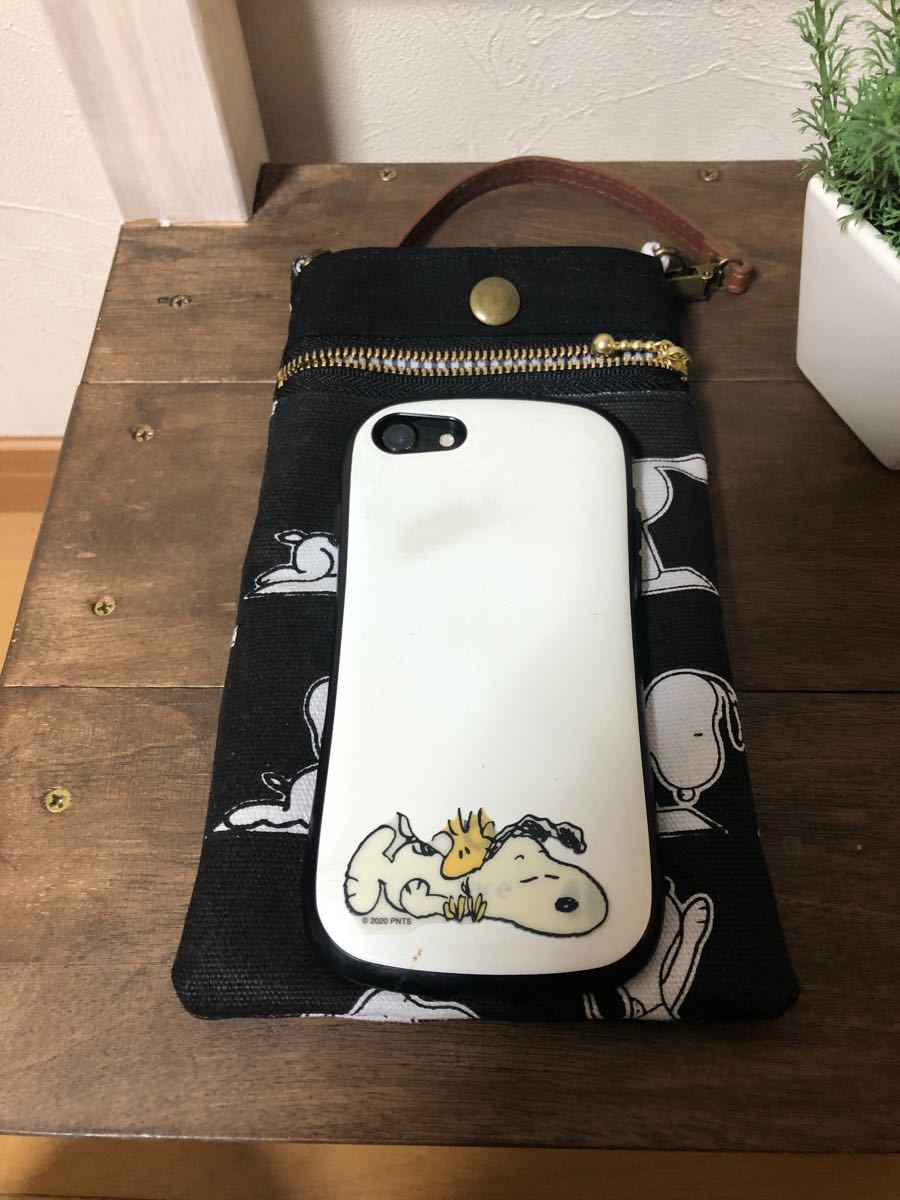 スマホポーチ　スヌーピ　ハンドメイド　ぶらうん☆ 持ち手付き！