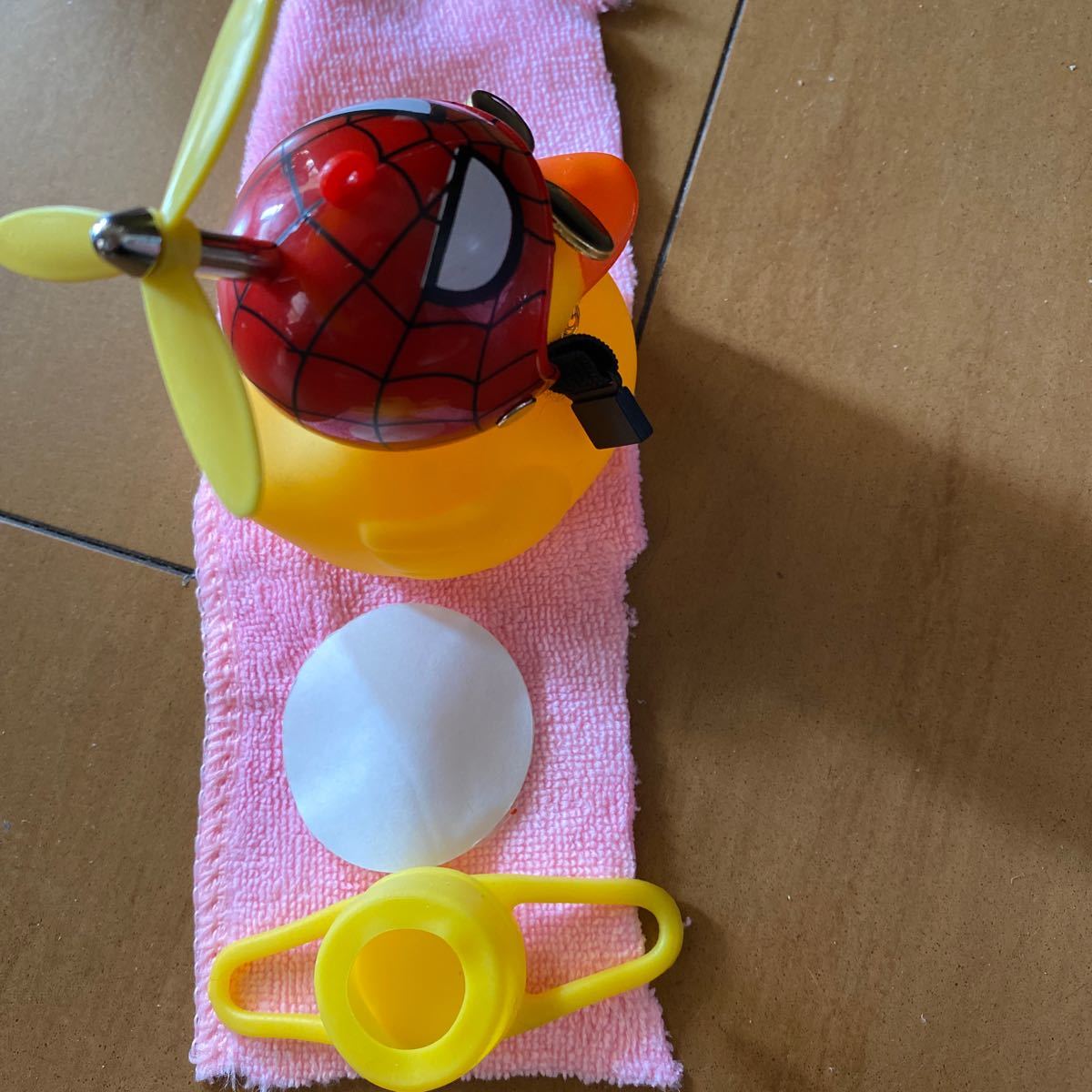 Paypayフリマ 車の飾りクリエイティブ装飾車のダッシュボードのおもちゃでヘルメットとチェーンファ Paypayフリマ 車の飾りクリエイティブ装飾車のダッシュボードのおもちゃでヘルメットとチェーンファ