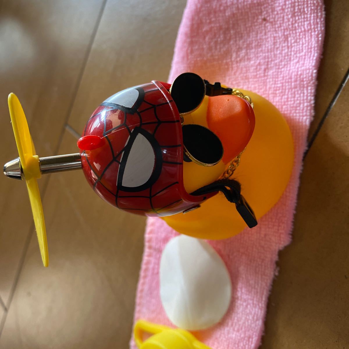 Paypayフリマ 車の飾りクリエイティブ装飾車のダッシュボードのおもちゃでヘルメットとチェーンファ Paypayフリマ 車の飾りクリエイティブ装飾車のダッシュボードのおもちゃでヘルメットとチェーンファ