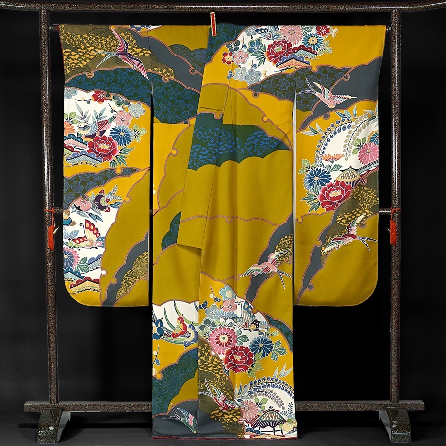 振袖 新品 仕立上り 京紅型 宮崎良次 丹後ちりめん 4点 からし色 振袖 新品 仕立上り 京紅型 宮崎良次 丹後ちりめん 4点 からし色