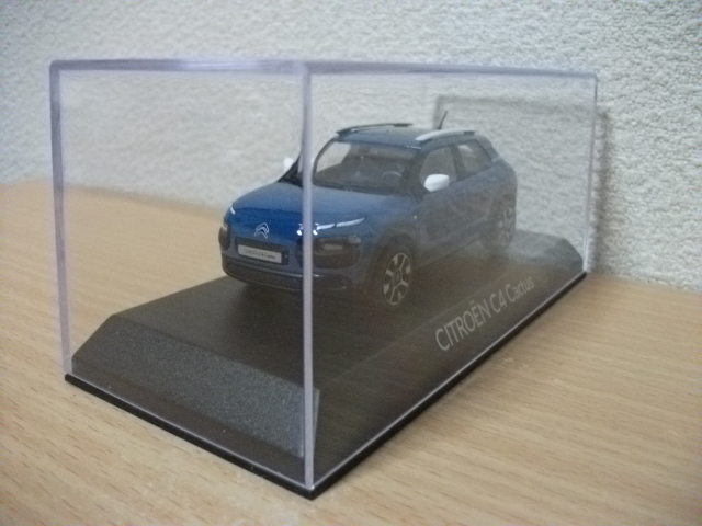 1/43 シトロエン C4カクタス Citroen C4 CACTUS ディーラー特注 1/43 シトロエン C4カクタス Citroen C4 CACTUS ディーラー特注