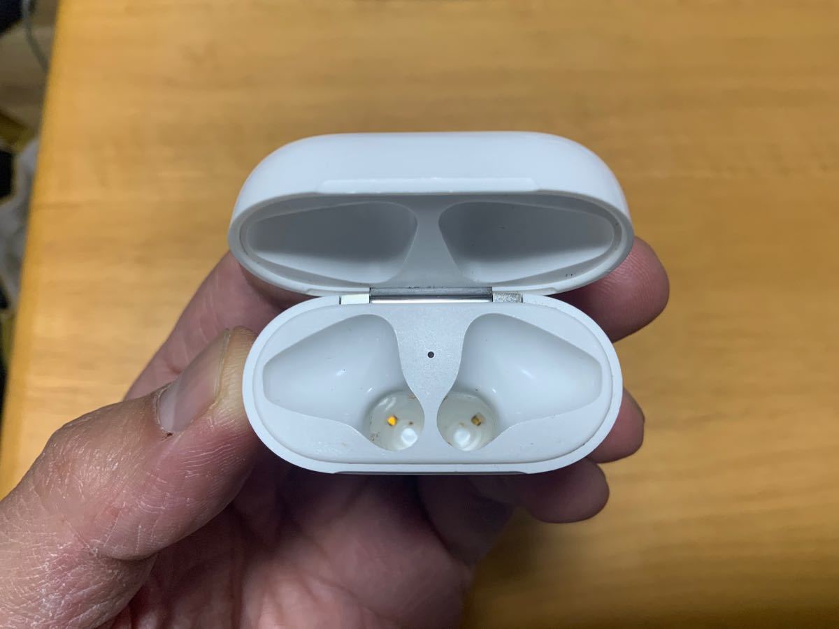 アップル AirPods 初代 両耳(右耳&左耳)と充電ケース Apple純正 アップル AirPods 初代 両耳(右耳&左耳)と充電ケース Apple純正
