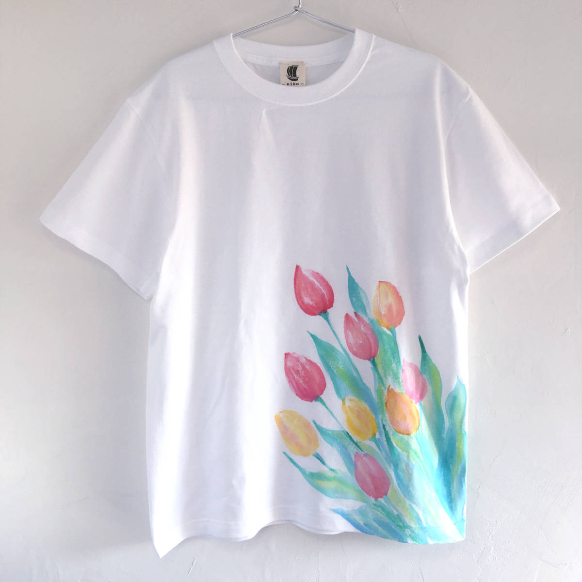 チューリップ柄Tシャツ メンズXLサイズ　手描きで描いたチューリップの花柄Tシャツ