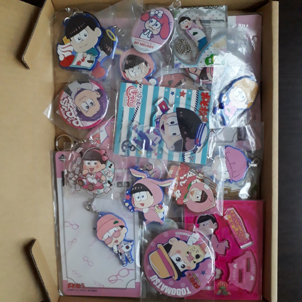 T-4 アニメ おそ松さん トド松 グッズ セット缶バッジ T-4 アニメ おそ松さん トド松 グッズ セット缶バッジ