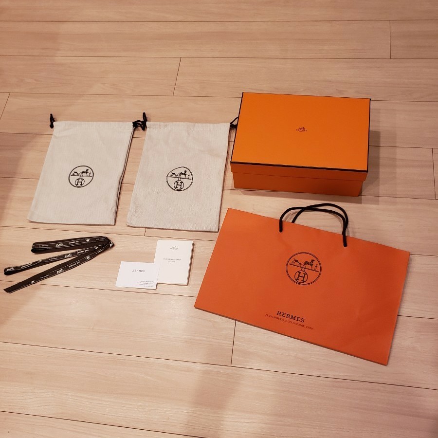 エルメスの靴箱　空箱　HERMES　付属品 保存袋 リボン 紙袋 靴説明書