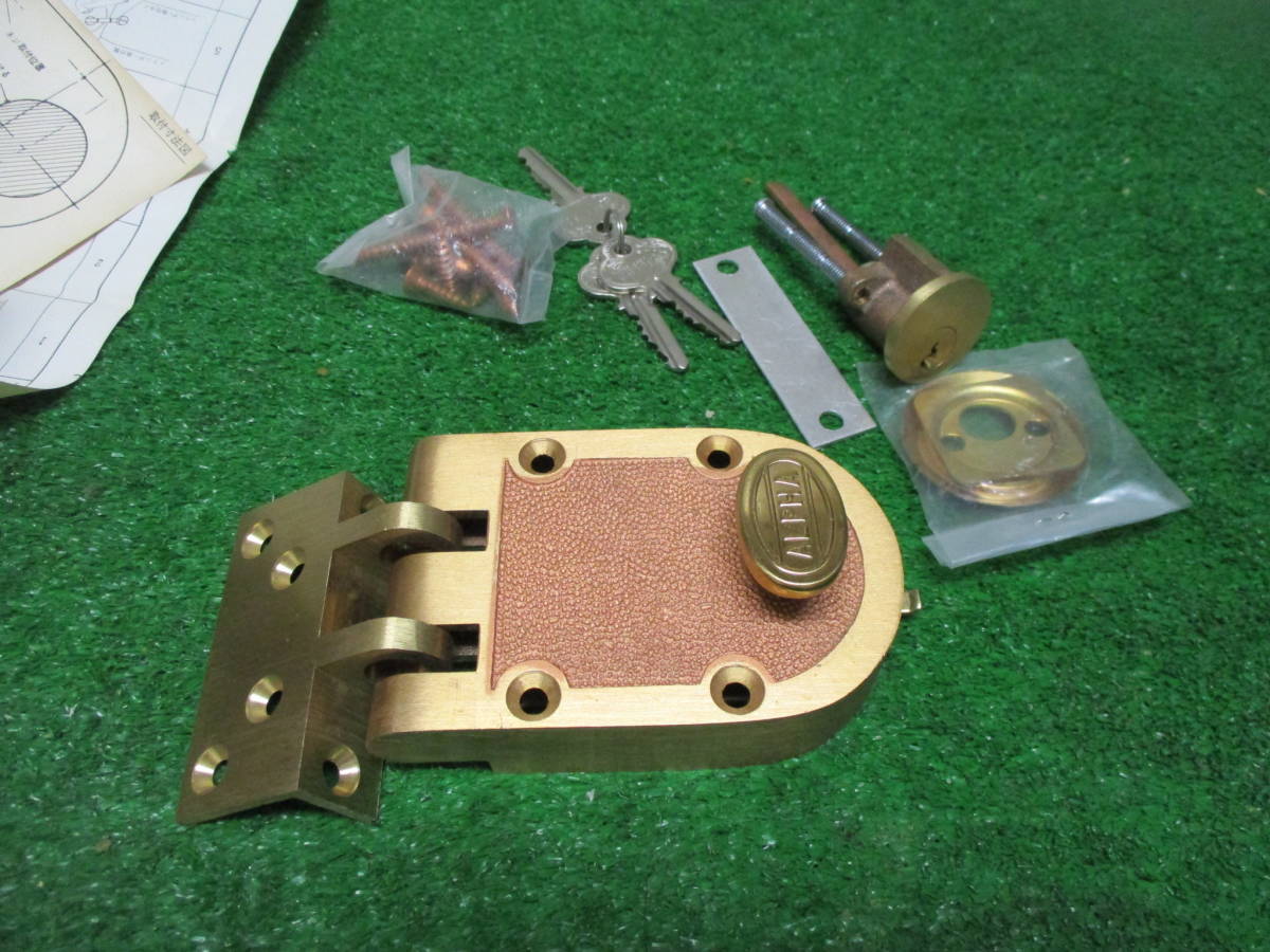 真鍮レトロ　シリンダー本締り錠　１個￥7０００から　送料￥５２０（レターパック）